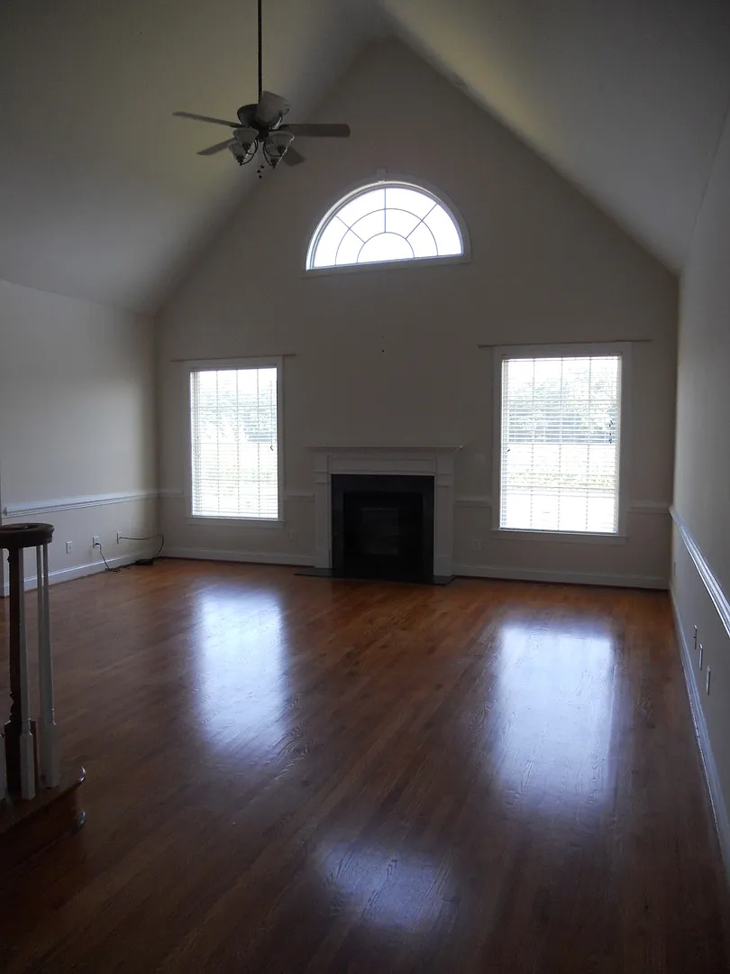 409 Pointe Drive — Photo 4