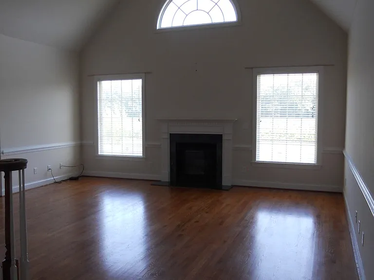 409 Pointe Dr — Photo 4