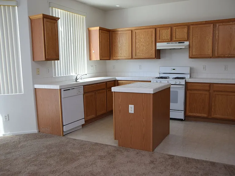 9493 Grove Ridge Ave — Photo 12