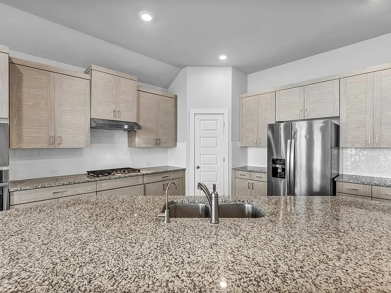 121 High Plains Dr — Photo 3