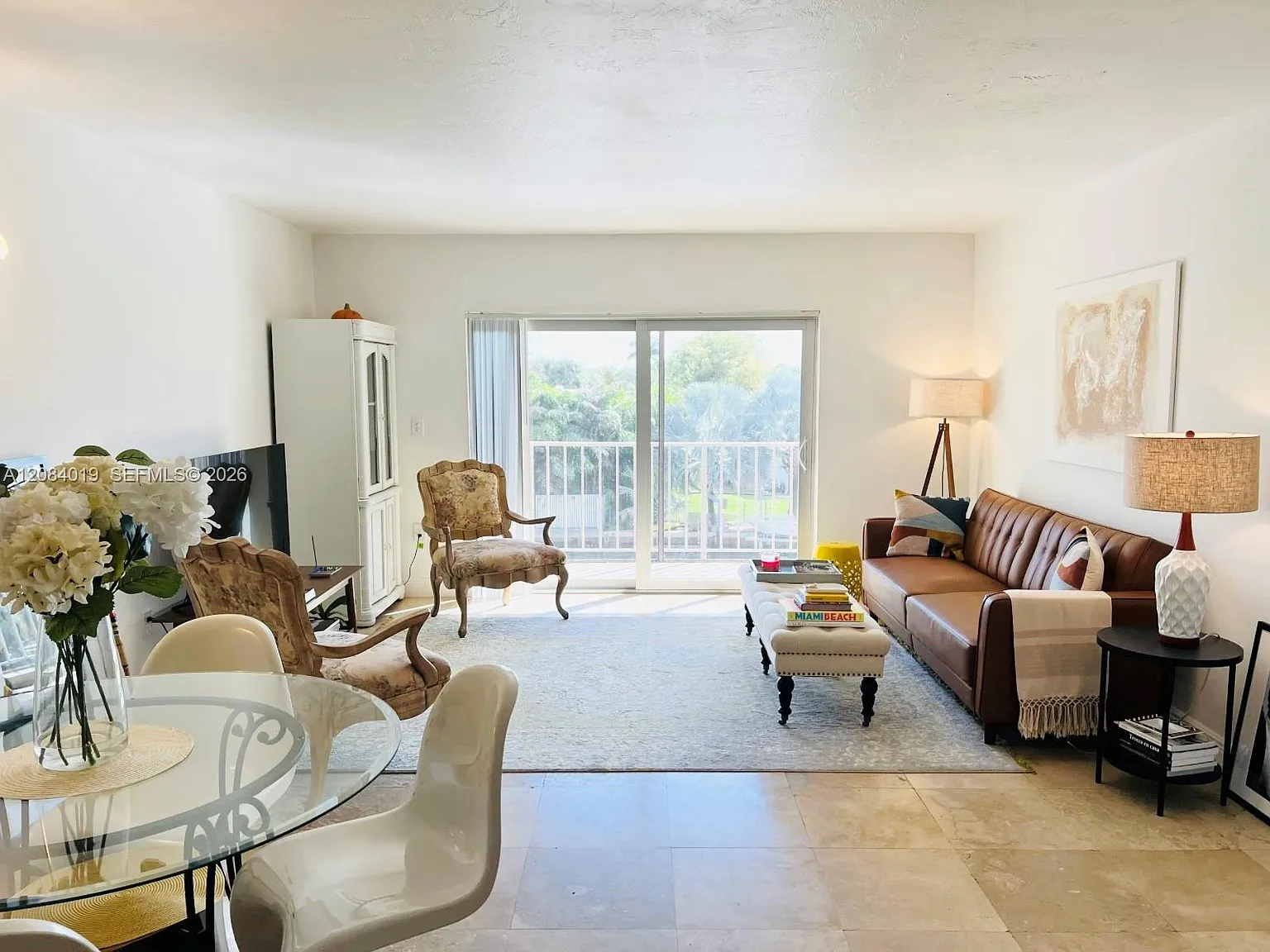 1 bed, 1.5 bath, 1130 sqft, $2,050 — Photo 2