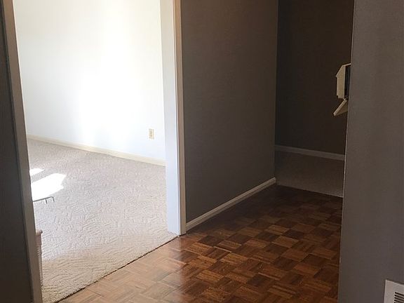 4th image of 1322 Fairway Cir
