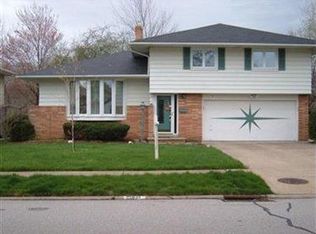 21821 Briarwood Dr, Fairview Park, OH