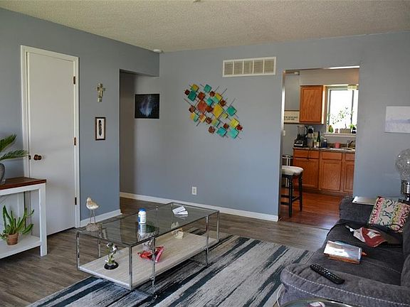 2nd image of 412-414 Jamison Dr