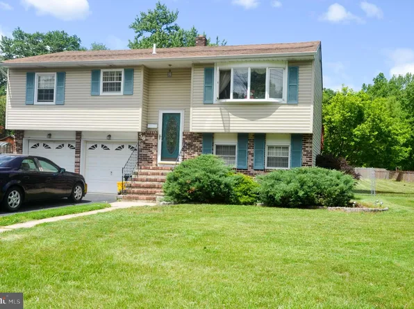 56 Theresa St, Ewing, NJ 08618