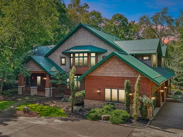 132 Twin Oaks Ln, Trafford, PA 15085