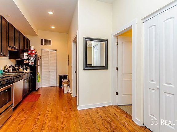 5th image of 1711 N Winchester Ave APT 2F