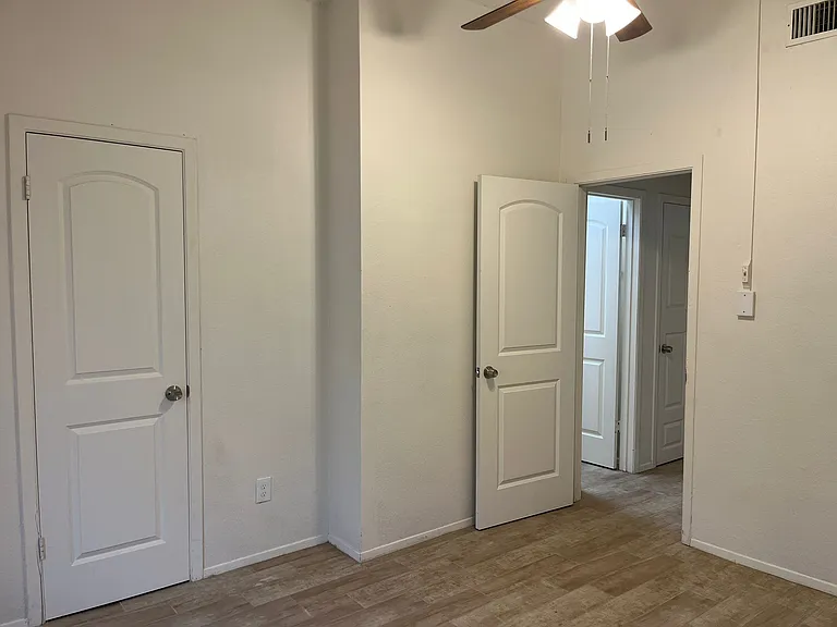 141 N Troy Ave #A — Photo 8