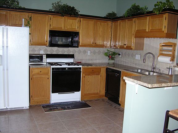 Kitchen, granite countertops