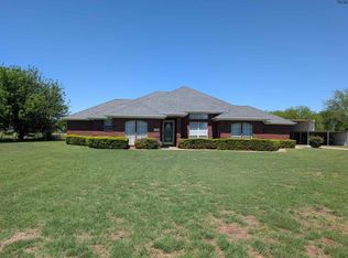 1401 Sycamore Dr, Burkburnett, TX 76354