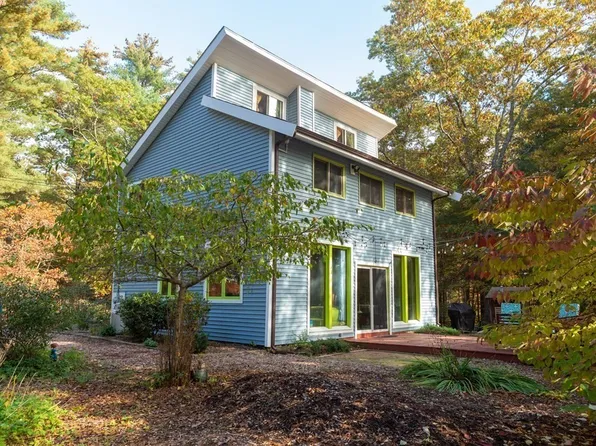 44 Pond St, Carver, MA 02330