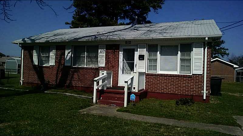 1st image of 910 Mineo Ln