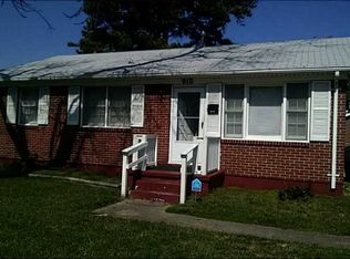 910 Mineo Ln, Portsmouth, VA 23701