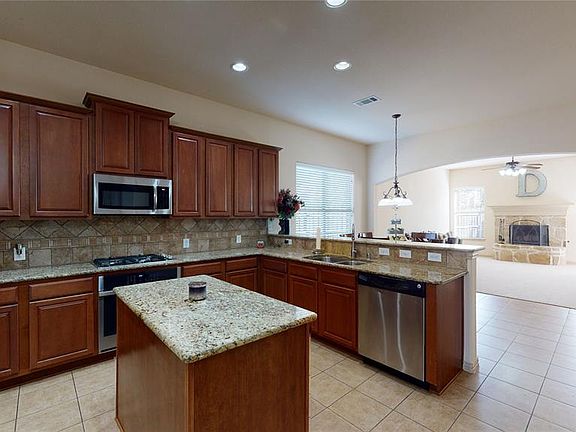 3rd image of 3701 Desert Willow Dr