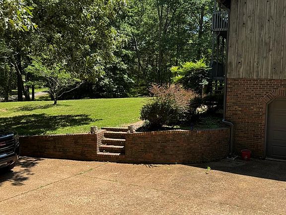 4th image of 345 Beech Ln