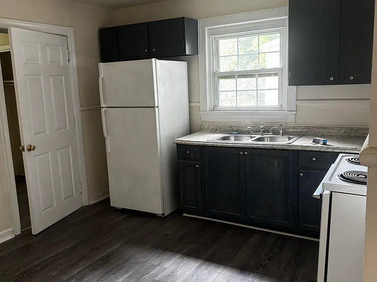 1611 Gray Ave — Photo 7