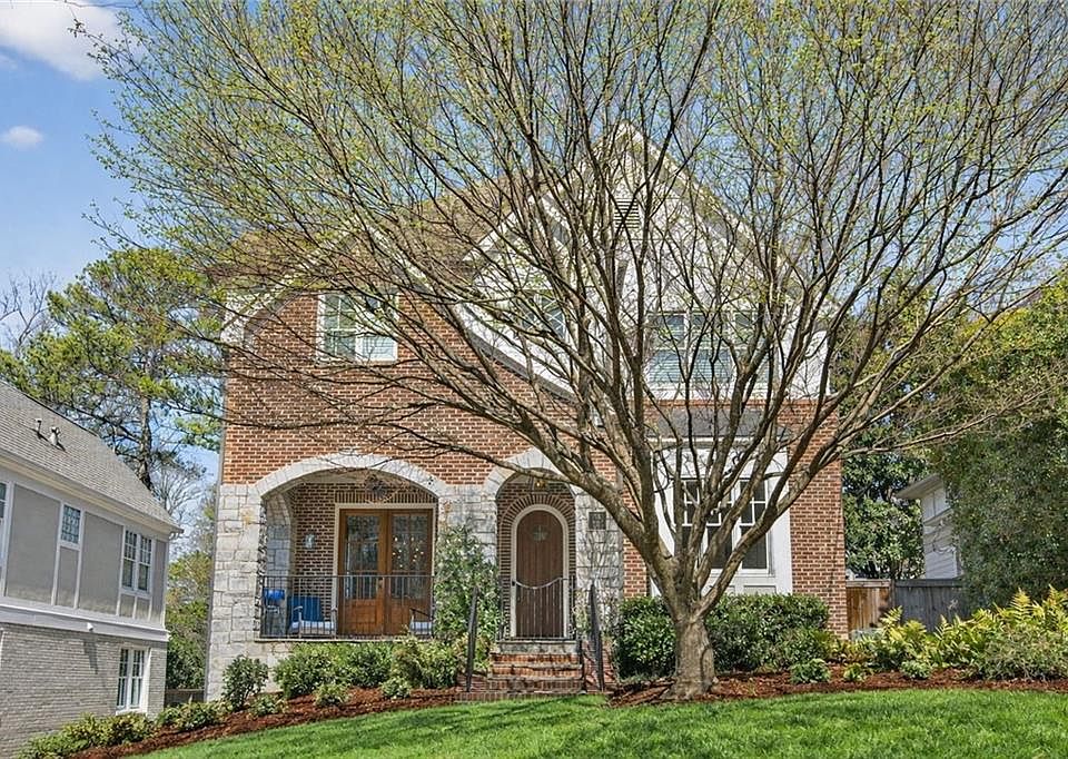 1st image of 750 Yorkshire Rd NE