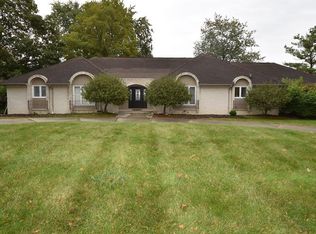 4986 Lake Bluff Rd, West Bloomfield, MI 48323