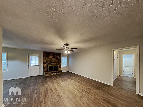 5th image of 3811 Rosemary Ln SE