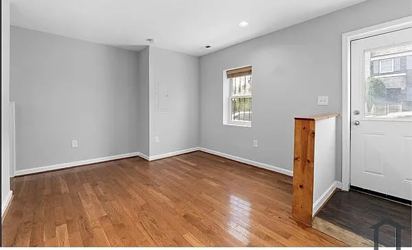 445 20th St NE — Photo 6