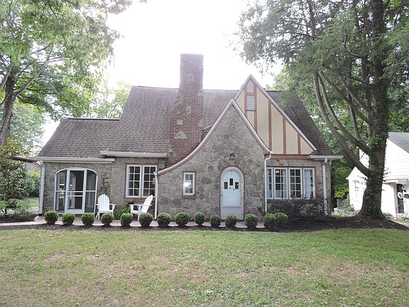 2nd image of 210 N Hume Ave