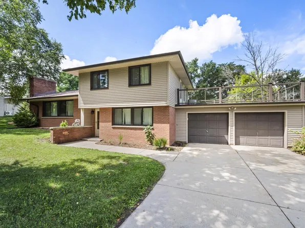 3321 South El Sirroco DRIVE, New Berlin, WI 53151