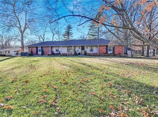 9216 Wenonga Rd, Leawood, KS 66206