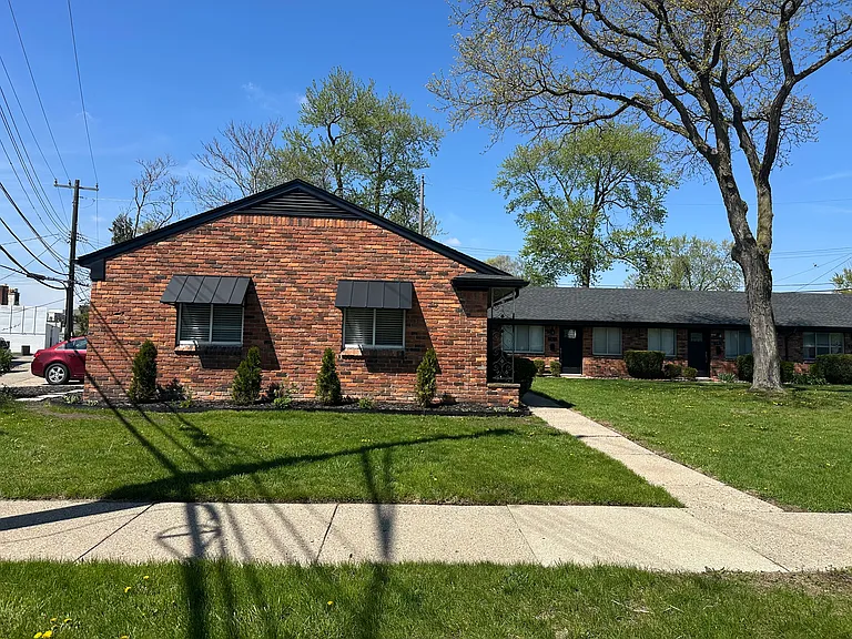 141 Ardmore Dr — Photo 1