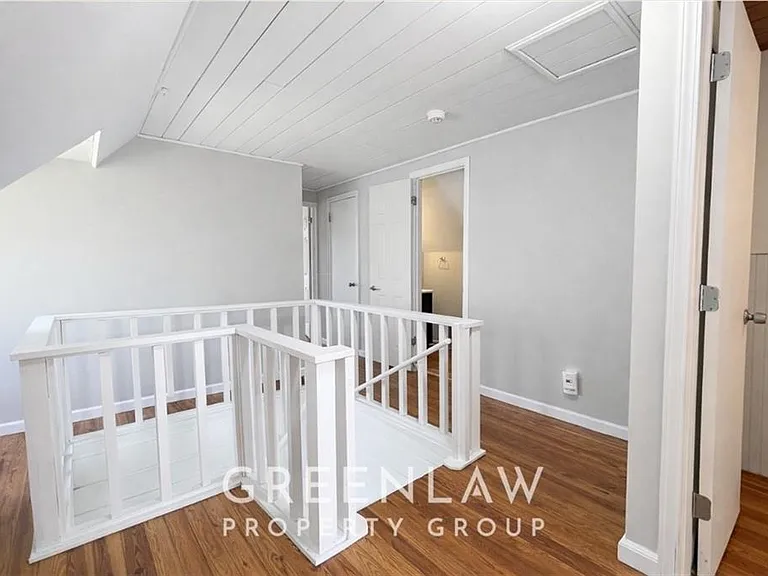 1944 Lyle Ave — Photo 23
