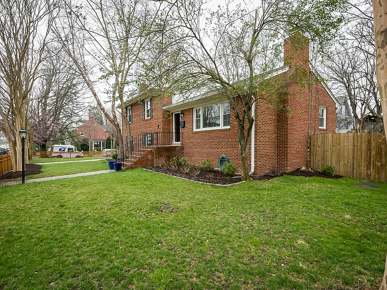 407 Russell Rd — Photo 73