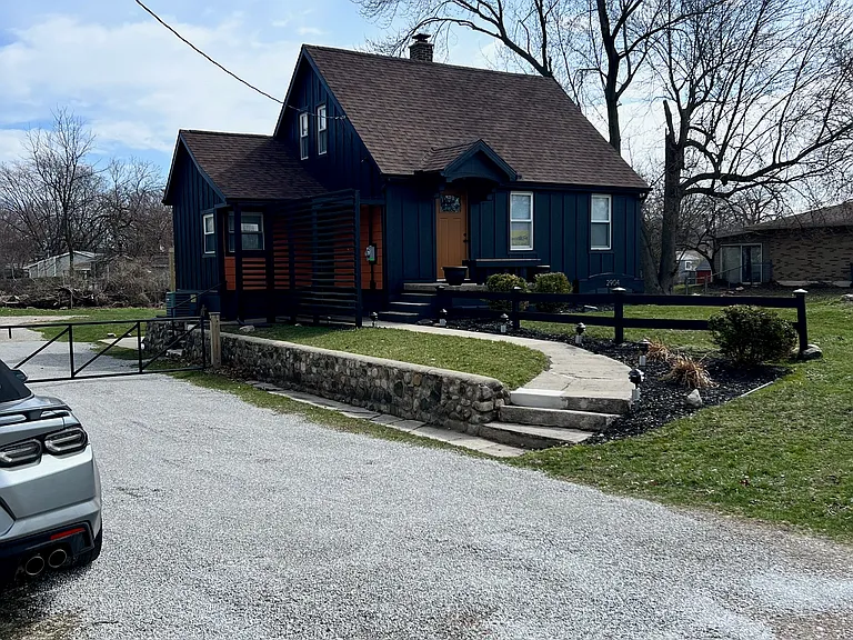 2904 Grape Rd — Photo 2