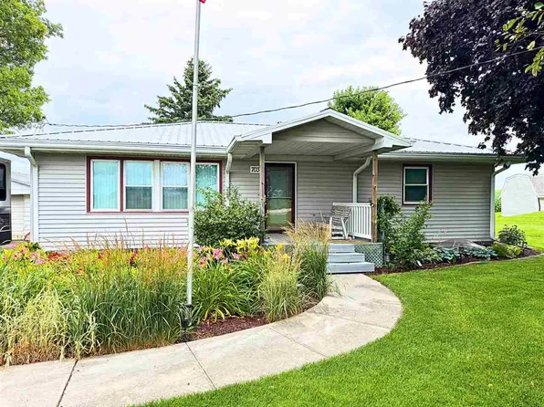703 E State St, Williamsburg, IA 52361