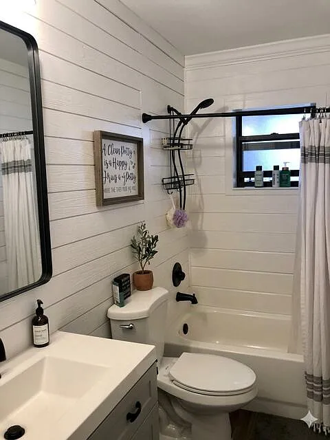 1 bed, 1.0 bath, 696 sqft, $1,295 — Photo 2