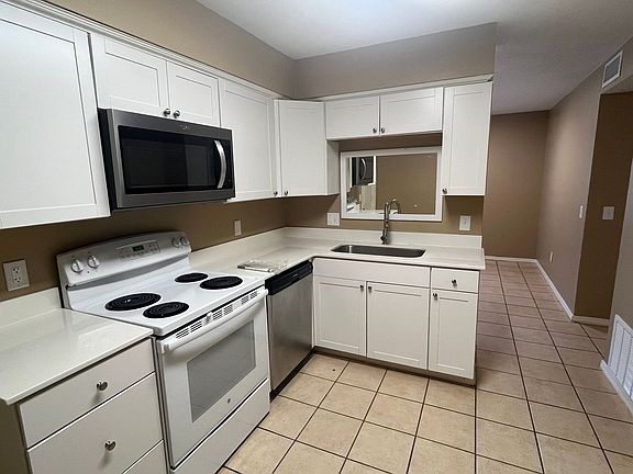 3rd image of 307 Harris Cir
