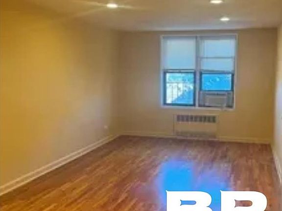 5th image of 2400 E 3rd St APT 621