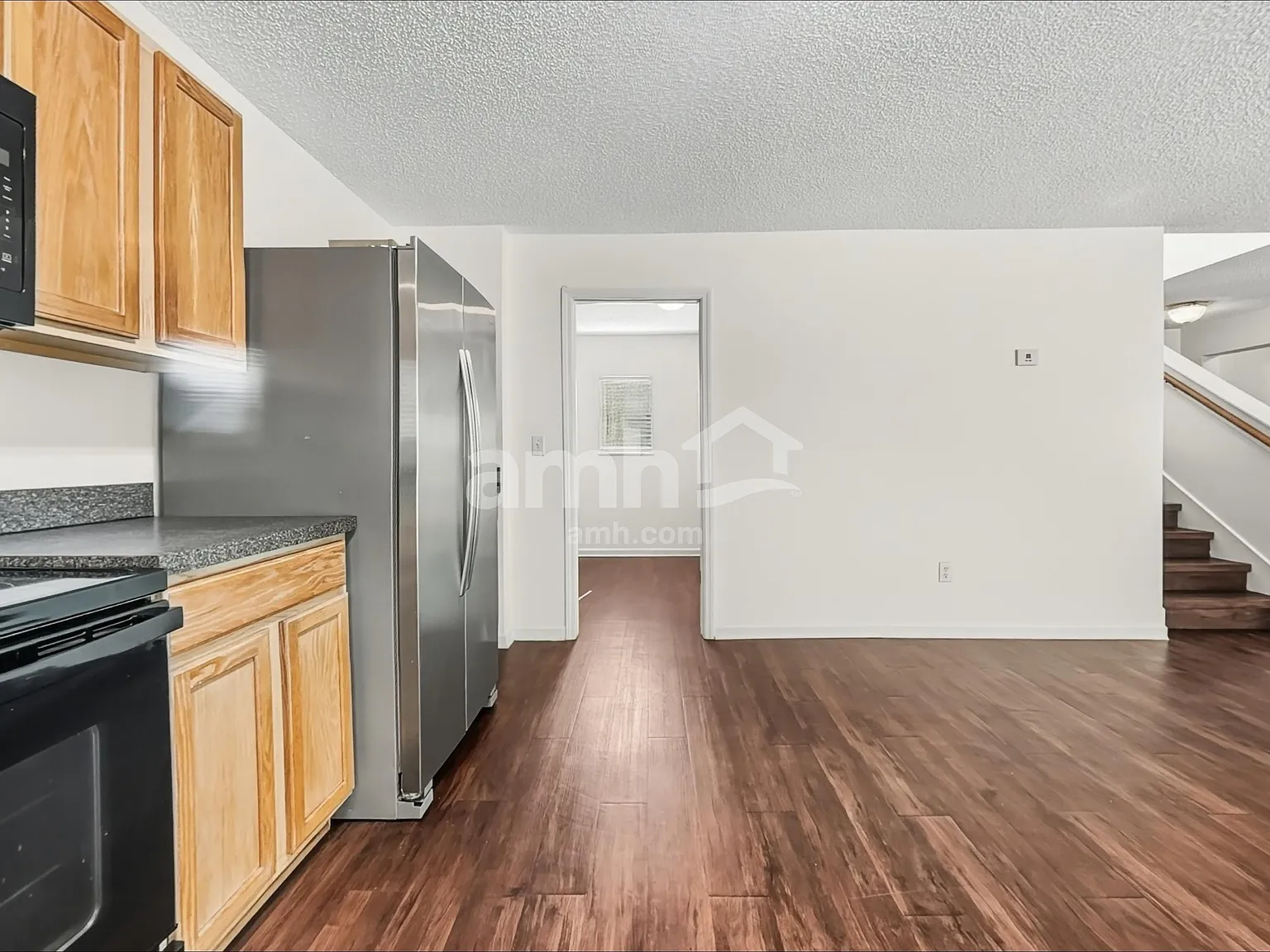 3 bed, 2.5 bath, 2084 sqft, $2,160 — Photo 3