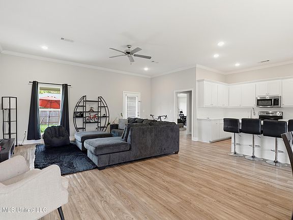 4th image of 226 Jasmine Ct