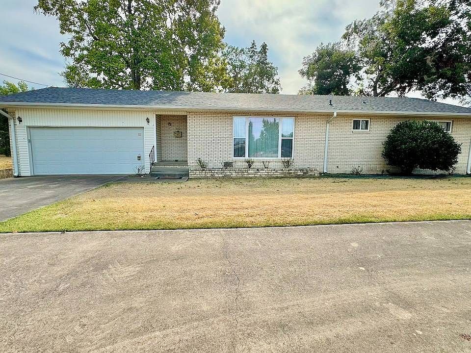 1st image of 502 S 6th St