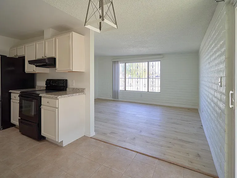 3410 S Mann Ave — Photo 4