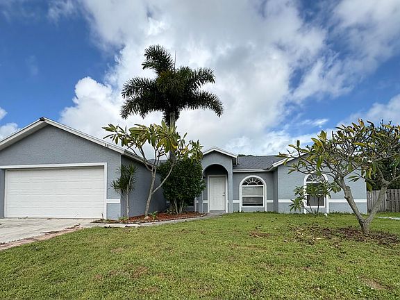 3rd image of 441 SE Starflower Avenue