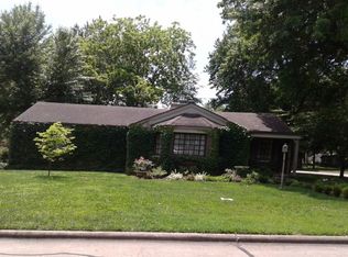 1652 E Meadowmere St, Springfield, MO 65804