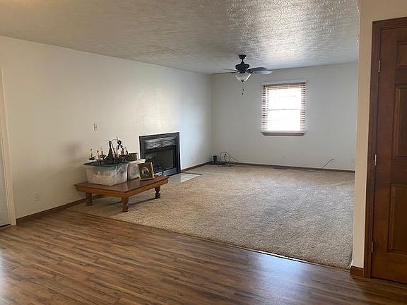 3rd image of 99 Meadowlark Dr