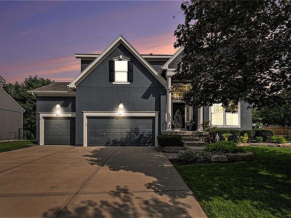 2nd image of 15615 Linden Ln