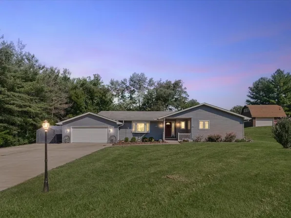 1364 Treasure Ln, White Heath, IL 61884