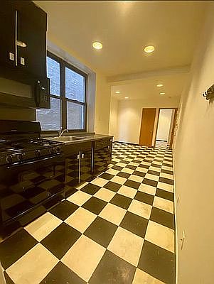 3rd image of 231 E 50th St #Aa4