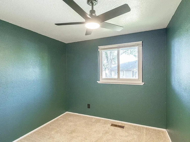 317 Vincent St — Photo 11