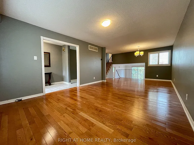 183 Autumn Hill Cres #UPPER — Photo 7