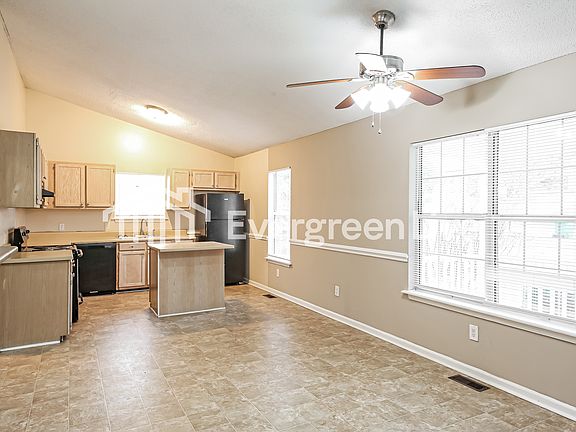 4th image of 4751 Worden Dr