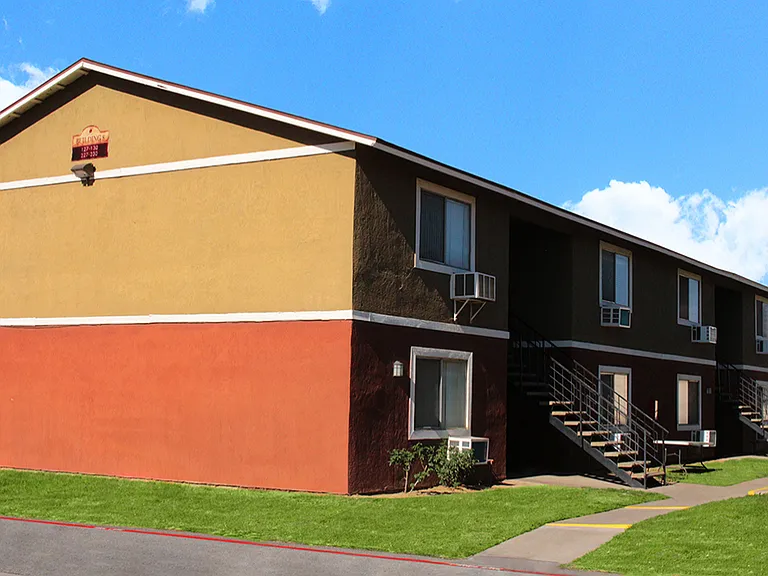 Villa De La Rosa Apartments — Photo 20