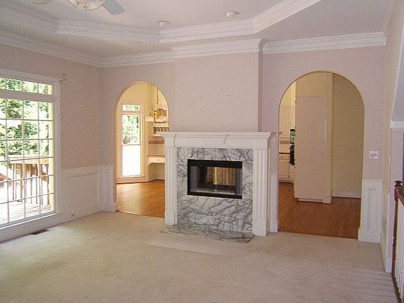 5th image of 160 Willow Brook Dr